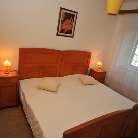 Piv Apartament *
