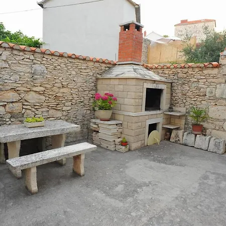 Apartment Piv - 10 M From Sutivan