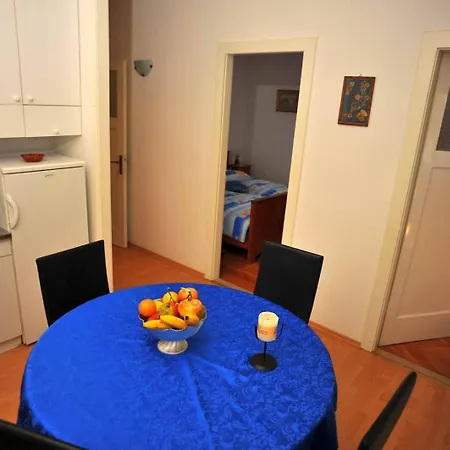 Apartment Piv - 10 M From