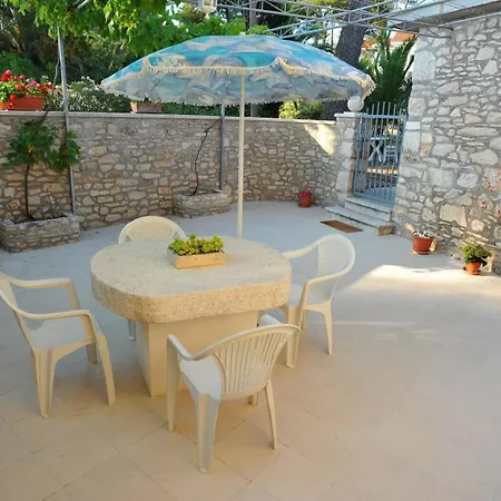 Apartment Piv - 10 M From